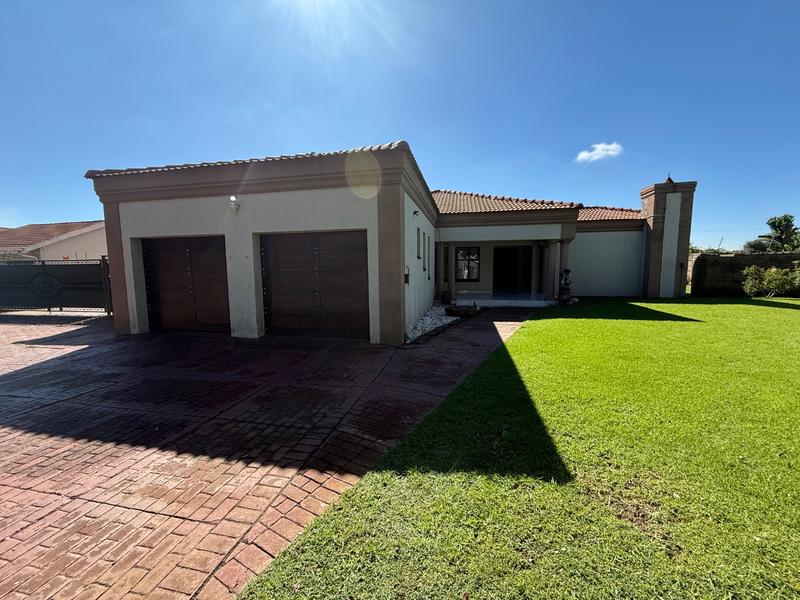 4 Bedroom Property for Sale in Flora Gardens Gauteng