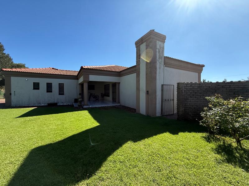 4 Bedroom Property for Sale in Flora Gardens Gauteng