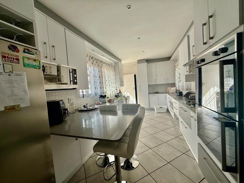 4 Bedroom Property for Sale in Flora Gardens Gauteng