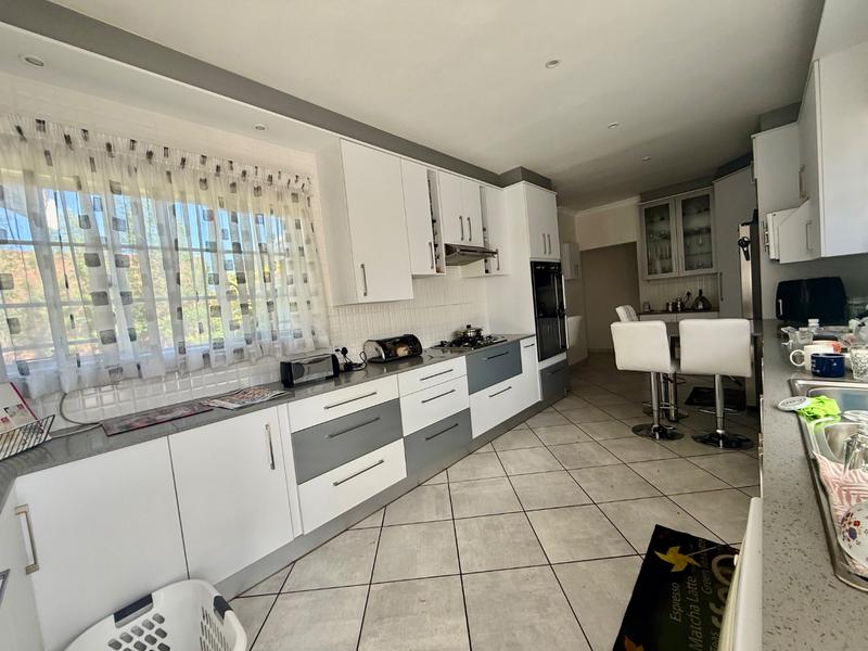4 Bedroom Property for Sale in Flora Gardens Gauteng