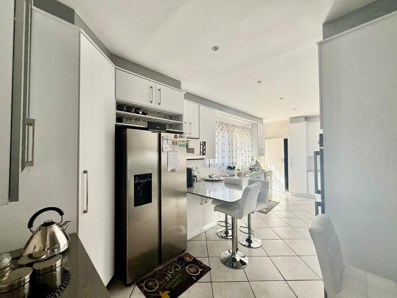 4 Bedroom Property for Sale in Flora Gardens Gauteng