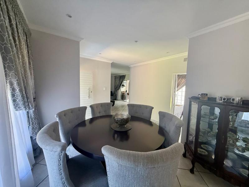 4 Bedroom Property for Sale in Flora Gardens Gauteng