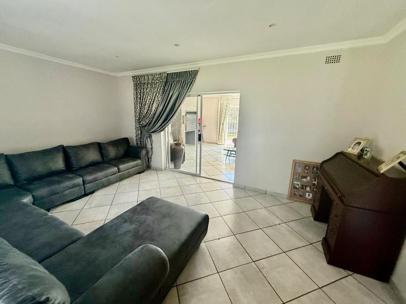 4 Bedroom Property for Sale in Flora Gardens Gauteng