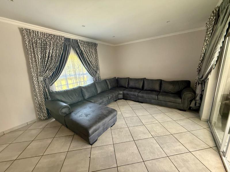 4 Bedroom Property for Sale in Flora Gardens Gauteng