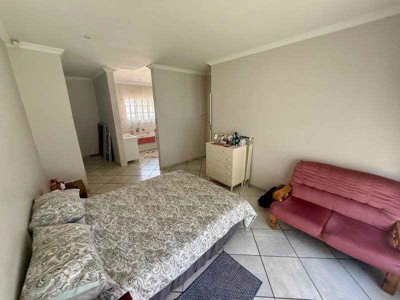 4 Bedroom Property for Sale in Flora Gardens Gauteng