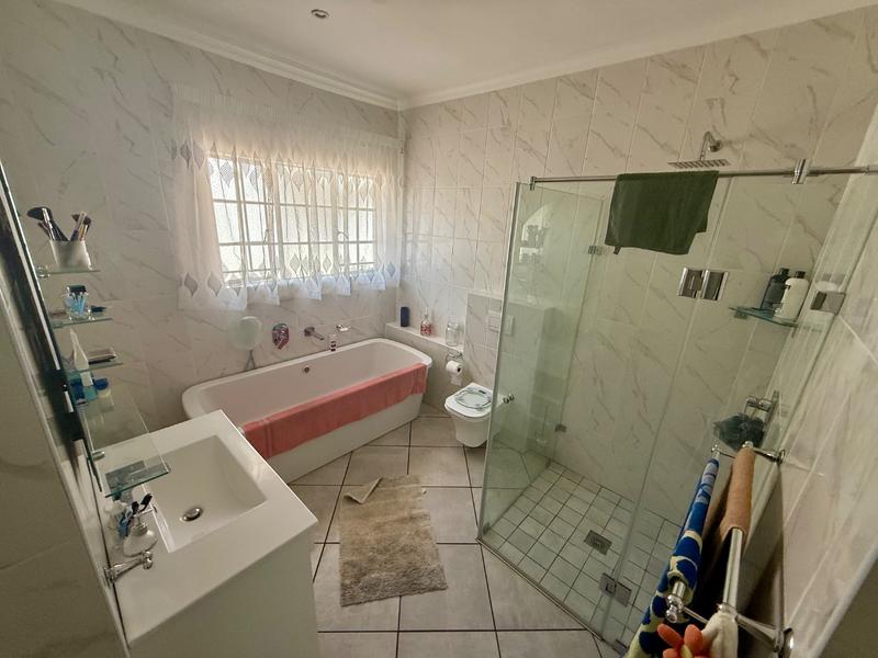 4 Bedroom Property for Sale in Flora Gardens Gauteng