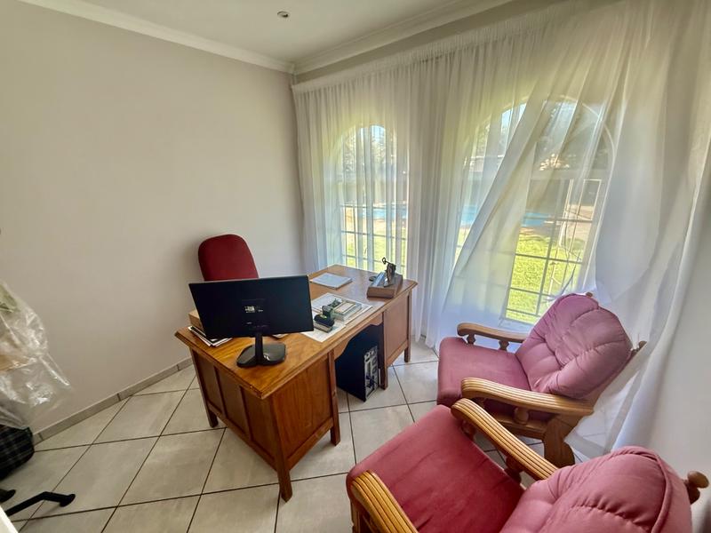 4 Bedroom Property for Sale in Flora Gardens Gauteng