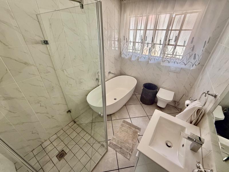 4 Bedroom Property for Sale in Flora Gardens Gauteng