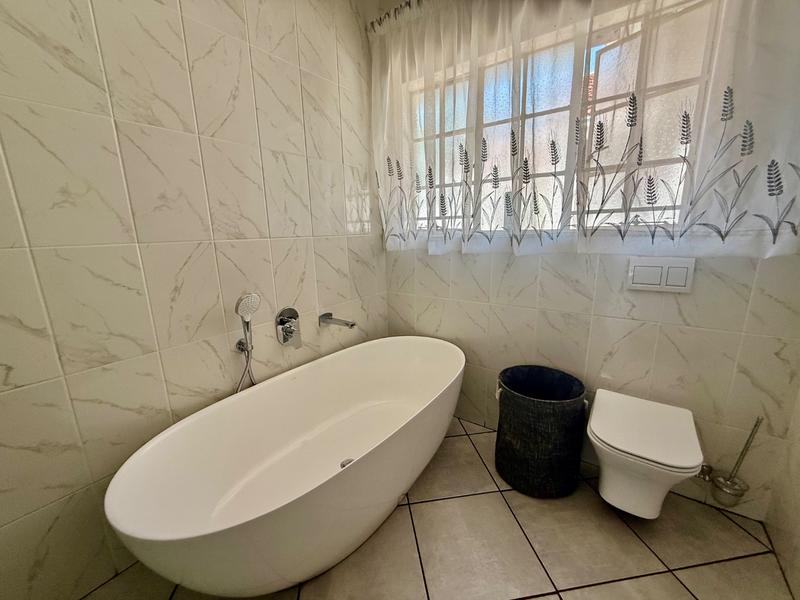 4 Bedroom Property for Sale in Flora Gardens Gauteng