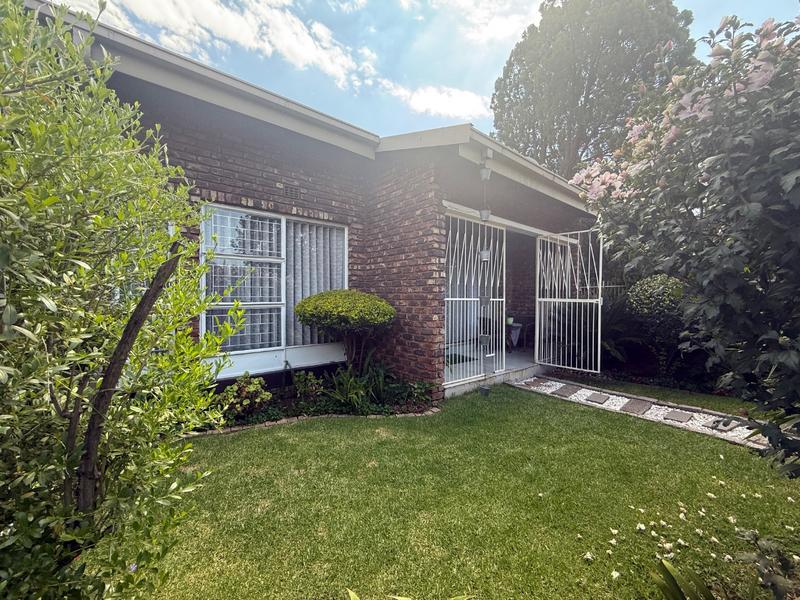 2 Bedroom Property for Sale in Flora Gardens Gauteng