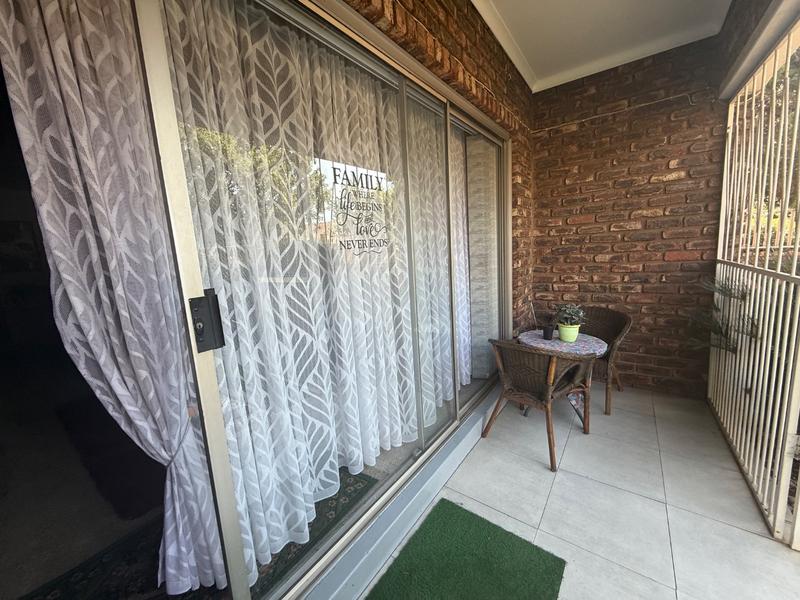 2 Bedroom Property for Sale in Flora Gardens Gauteng