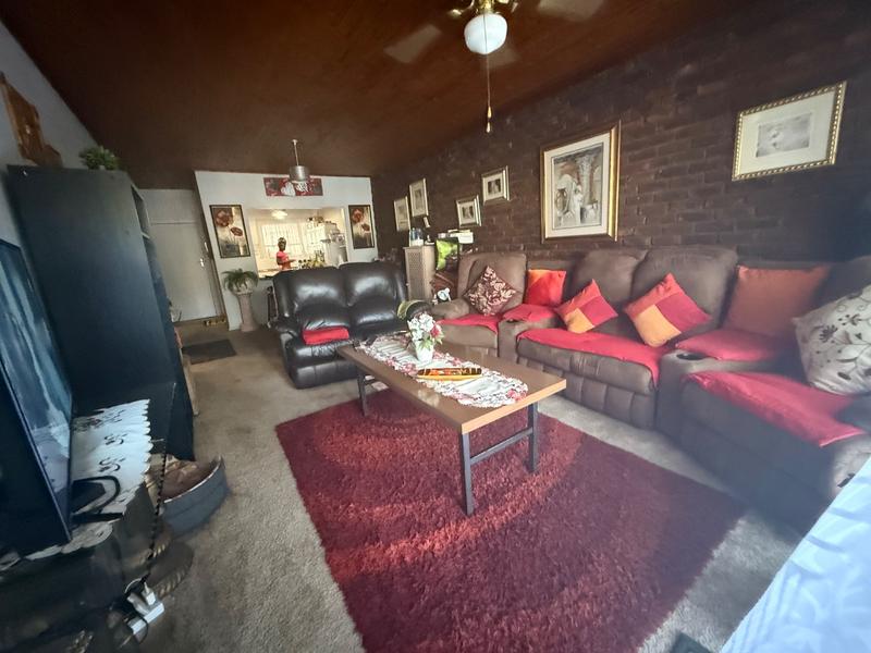 2 Bedroom Property for Sale in Flora Gardens Gauteng