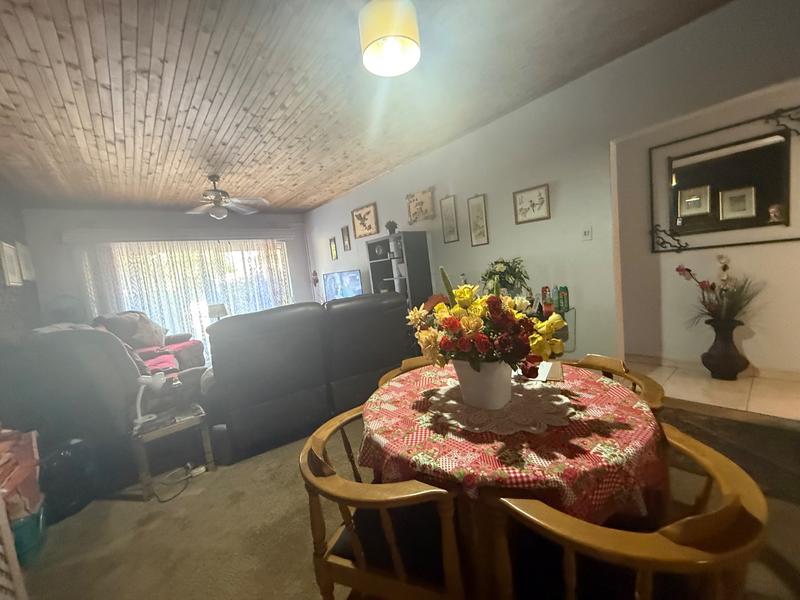 2 Bedroom Property for Sale in Flora Gardens Gauteng