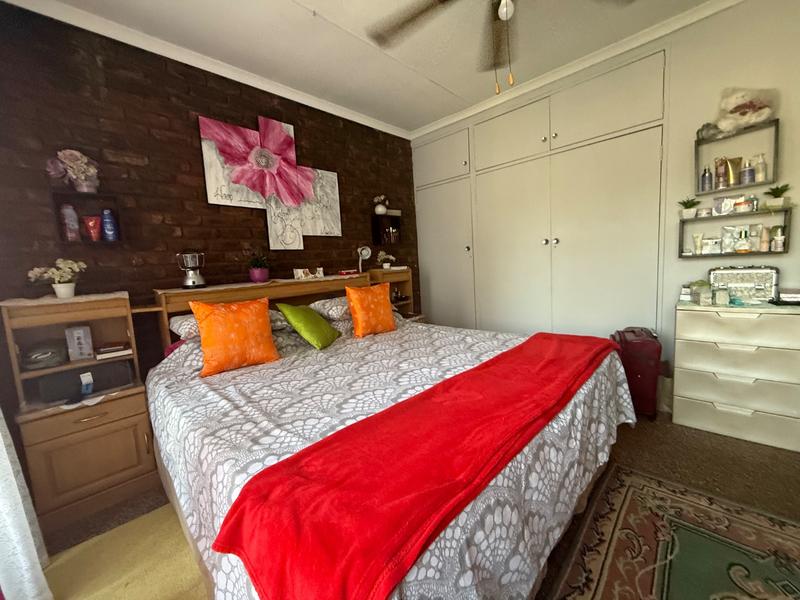 2 Bedroom Property for Sale in Flora Gardens Gauteng