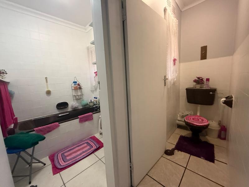 2 Bedroom Property for Sale in Flora Gardens Gauteng
