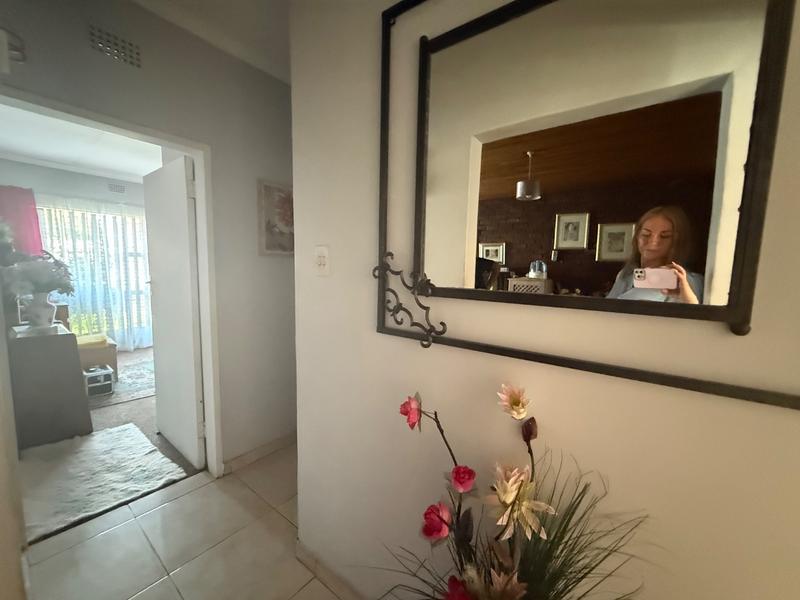 2 Bedroom Property for Sale in Flora Gardens Gauteng
