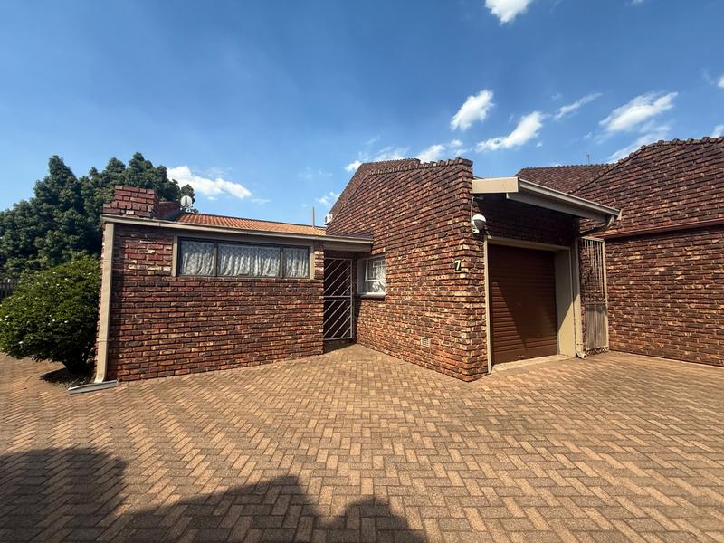 2 Bedroom Property for Sale in Flora Gardens Gauteng