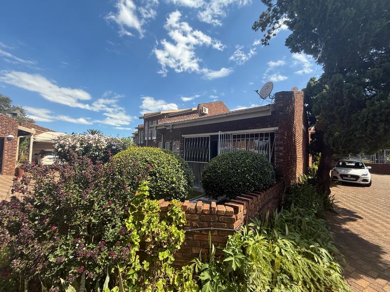 2 Bedroom Property for Sale in Flora Gardens Gauteng