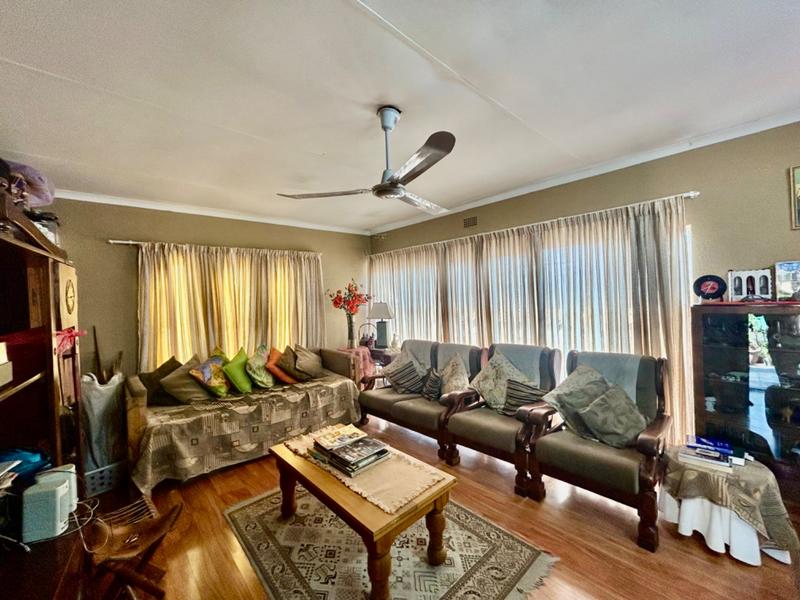 5 Bedroom Property for Sale in Flora Gardens Gauteng