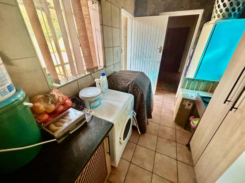 5 Bedroom Property for Sale in Flora Gardens Gauteng