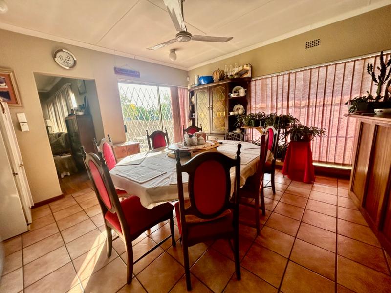 5 Bedroom Property for Sale in Flora Gardens Gauteng