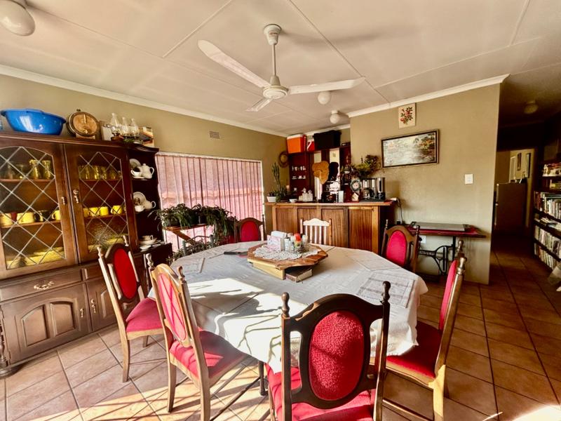 5 Bedroom Property for Sale in Flora Gardens Gauteng