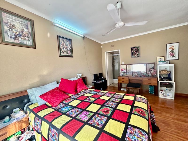 5 Bedroom Property for Sale in Flora Gardens Gauteng