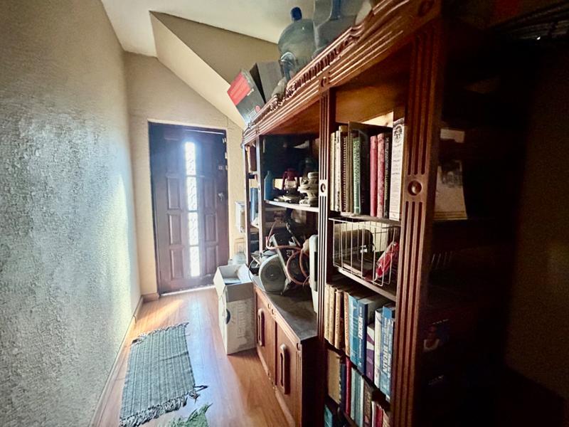 5 Bedroom Property for Sale in Flora Gardens Gauteng