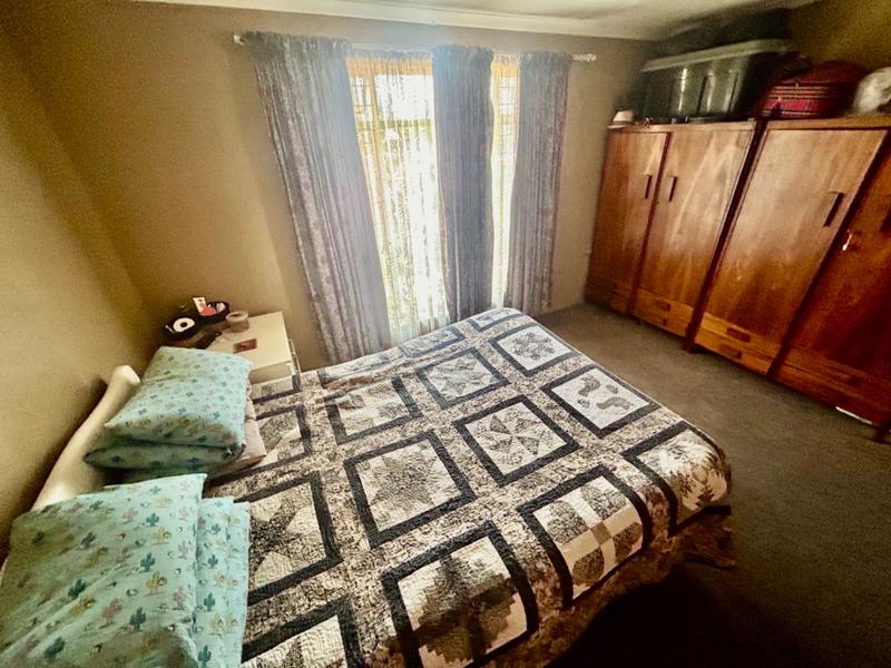 5 Bedroom Property for Sale in Flora Gardens Gauteng
