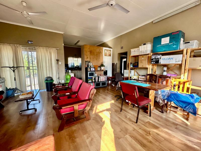 5 Bedroom Property for Sale in Flora Gardens Gauteng