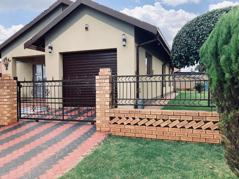3 Bedroom Property for Sale in Sebokeng Zone 12 Gauteng