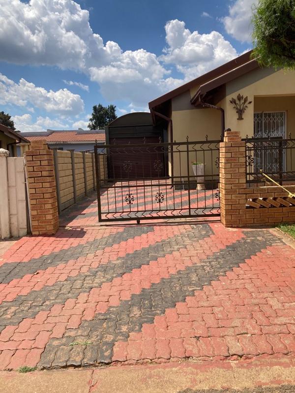 3 Bedroom Property for Sale in Sebokeng Zone 12 Gauteng