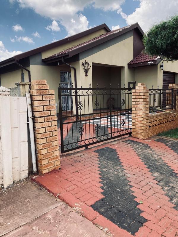 3 Bedroom Property for Sale in Sebokeng Zone 12 Gauteng