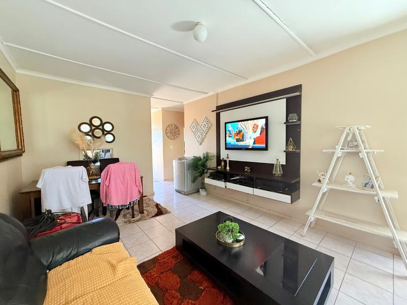 2 Bedroom Property for Sale in Vanderbijlpark CW Gauteng