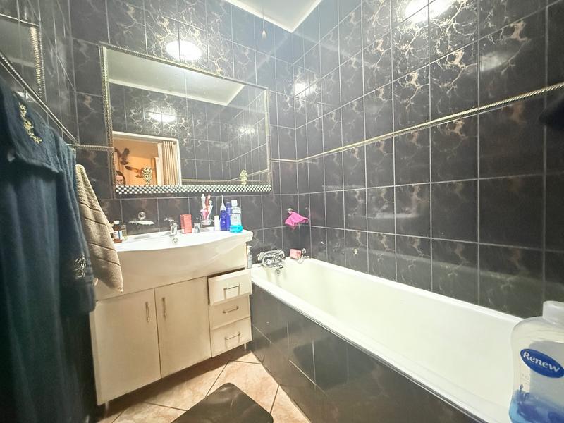 4 Bedroom Property for Sale in Vanderbijlpark CW Gauteng