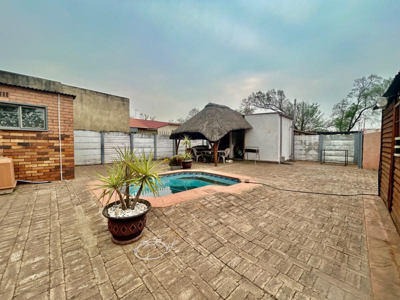 2 Bedroom Property for Sale in Vanderbijlpark CW Gauteng