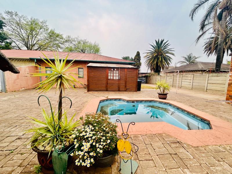 2 Bedroom Property for Sale in Vanderbijlpark CW Gauteng