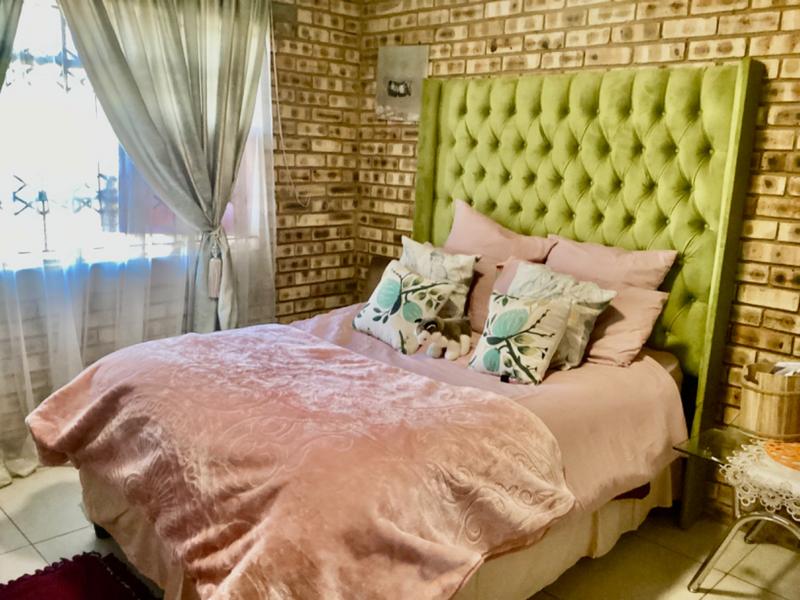 4 Bedroom Property for Sale in Vanderbijlpark CW Gauteng