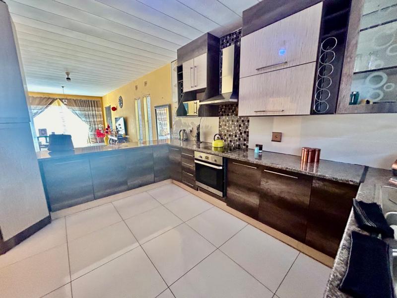 2 Bedroom Property for Sale in Vanderbijlpark CW 3 Gauteng