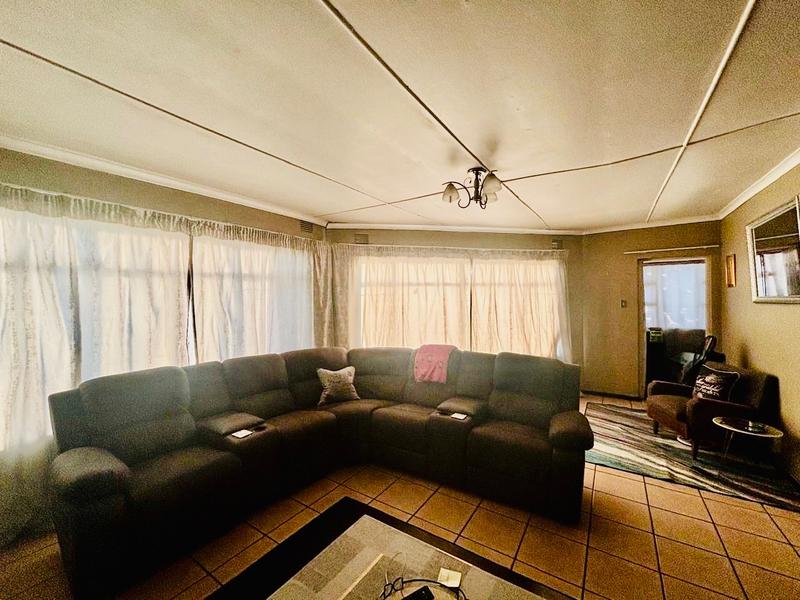 1 Bedroom Property for Sale in Vanderbijlpark CW 3 Gauteng