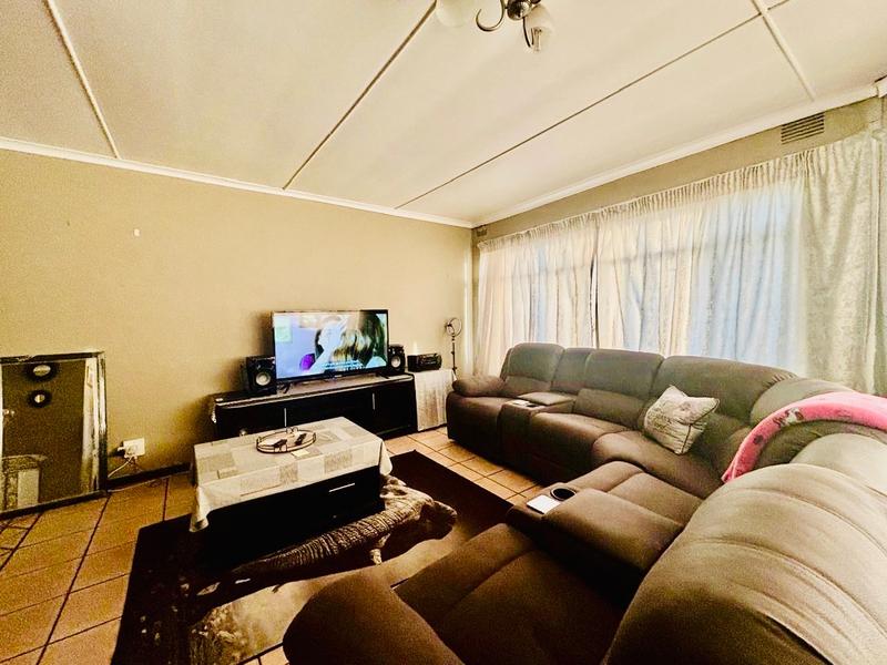 1 Bedroom Property for Sale in Vanderbijlpark CW 3 Gauteng