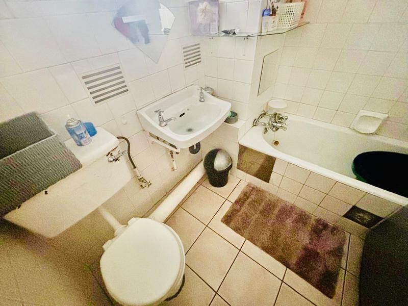 1 Bedroom Property for Sale in Vanderbijlpark CW 3 Gauteng