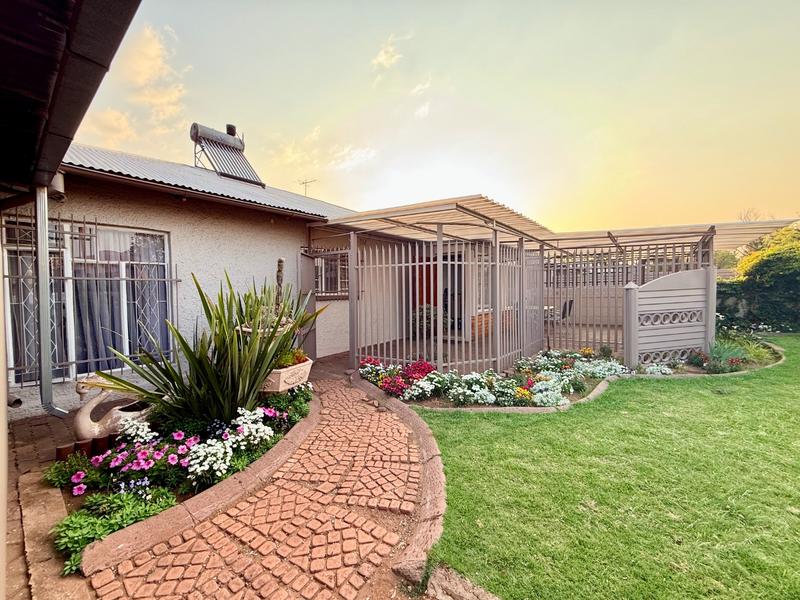 3 Bedroom Property for Sale in Vanderbijlpark CW 5 Gauteng