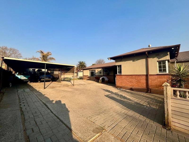 2 Bedroom Property for Sale in Vanderbijlpark CW 5 Gauteng