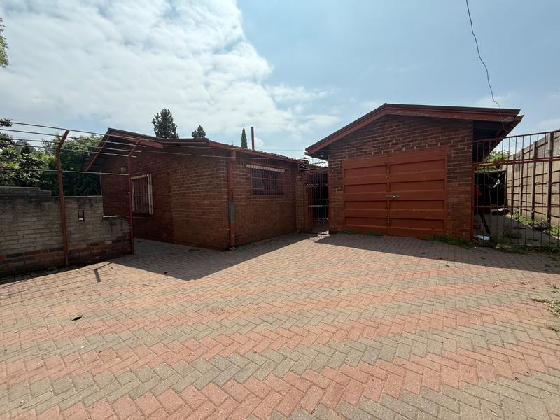 5 Bedroom Property for Sale in Vanderbijlpark CW 5 Gauteng