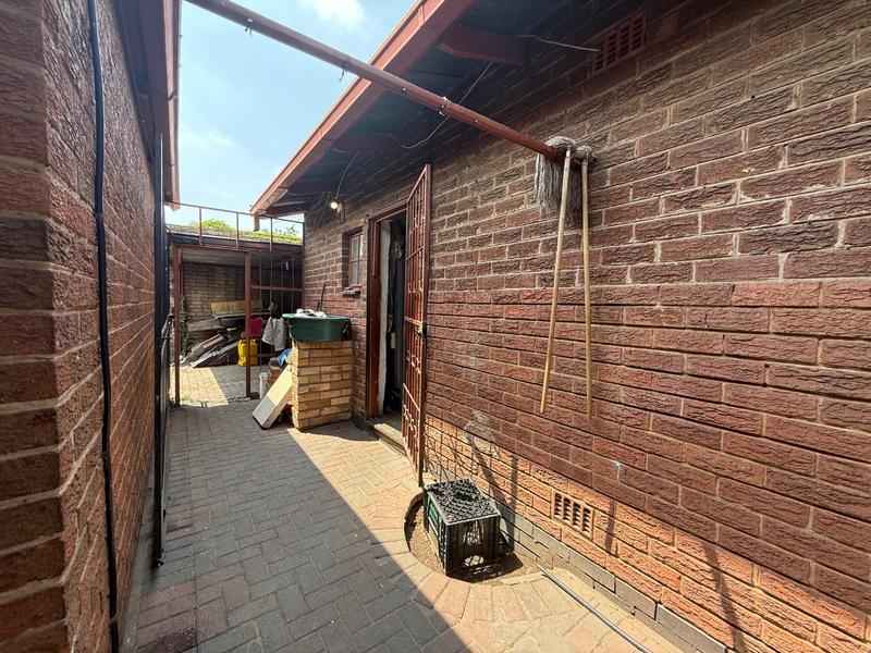 5 Bedroom Property for Sale in Vanderbijlpark CW 5 Gauteng
