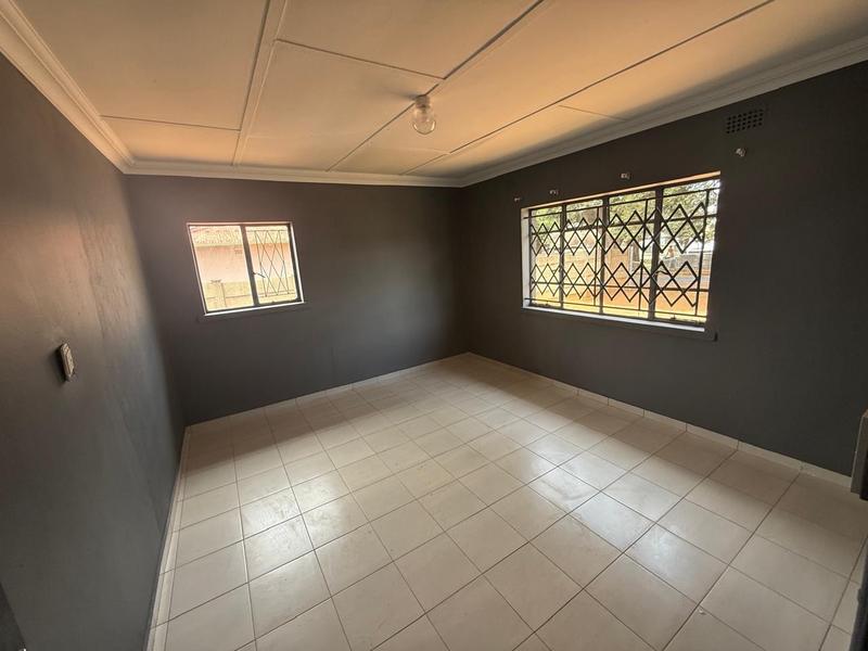 8 Bedroom Property for Sale in Vanderbijlpark Cw 6 Gauteng