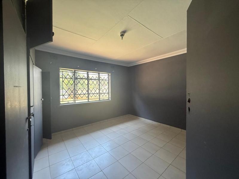 8 Bedroom Property for Sale in Vanderbijlpark Cw 6 Gauteng