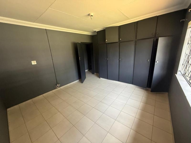8 Bedroom Property for Sale in Vanderbijlpark Cw 6 Gauteng