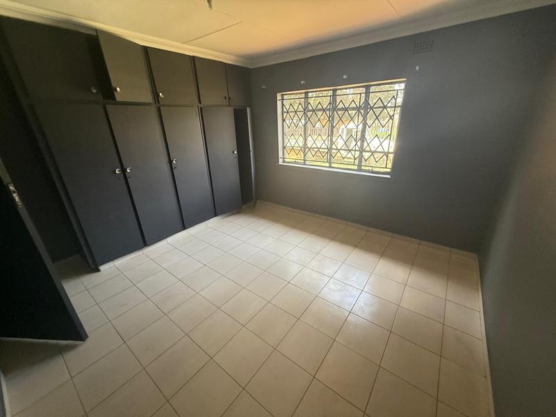 8 Bedroom Property for Sale in Vanderbijlpark Cw 6 Gauteng